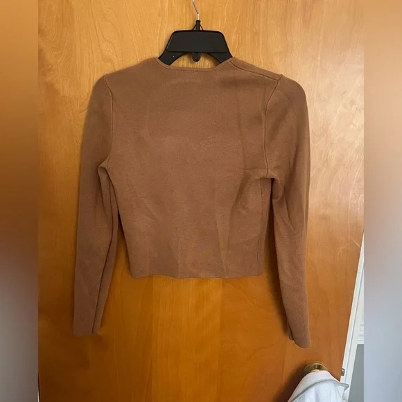 Abercrombie & Fitch
Sweetheart slim sweater top 
Size Small - Picture 3 of 5